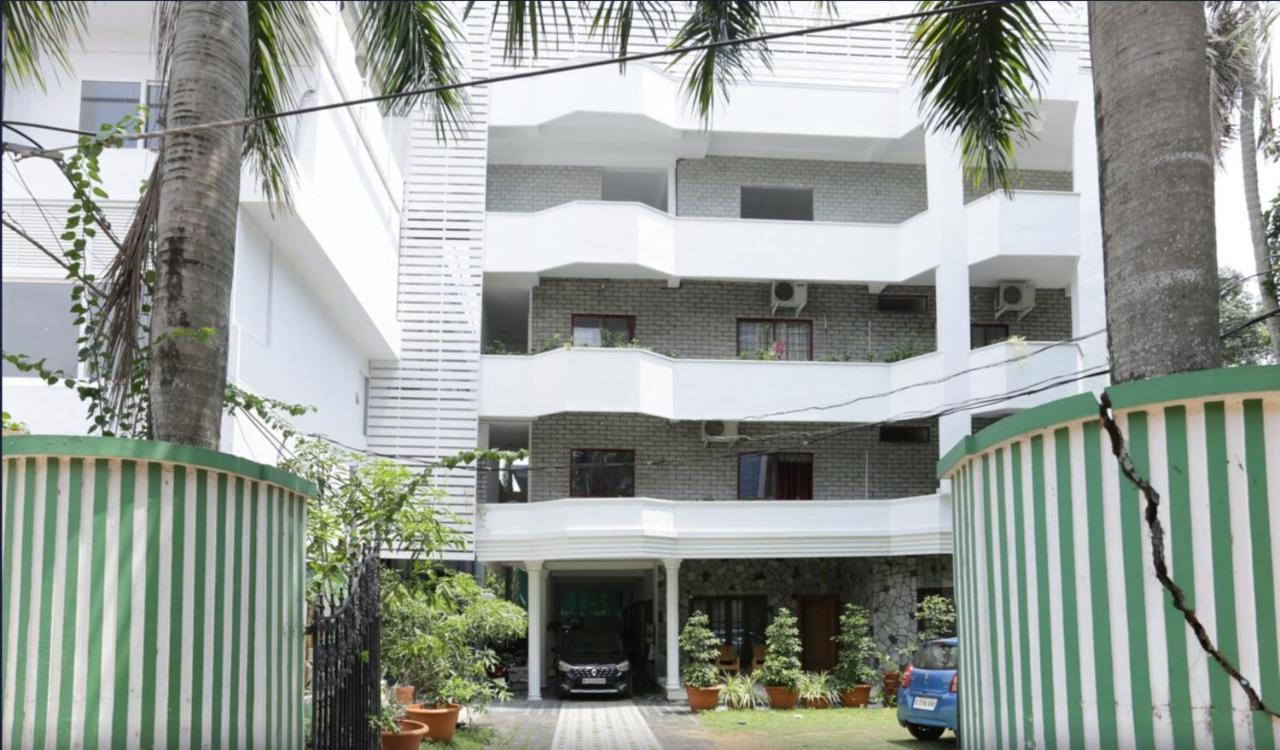 Heaven Gardens Hotel Kochi Ngoại thất bức ảnh